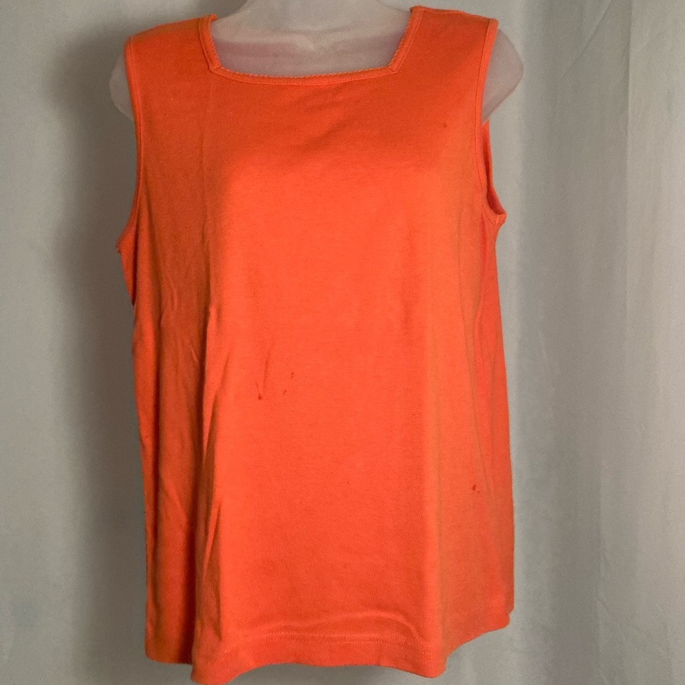 Sleeveless medium top
